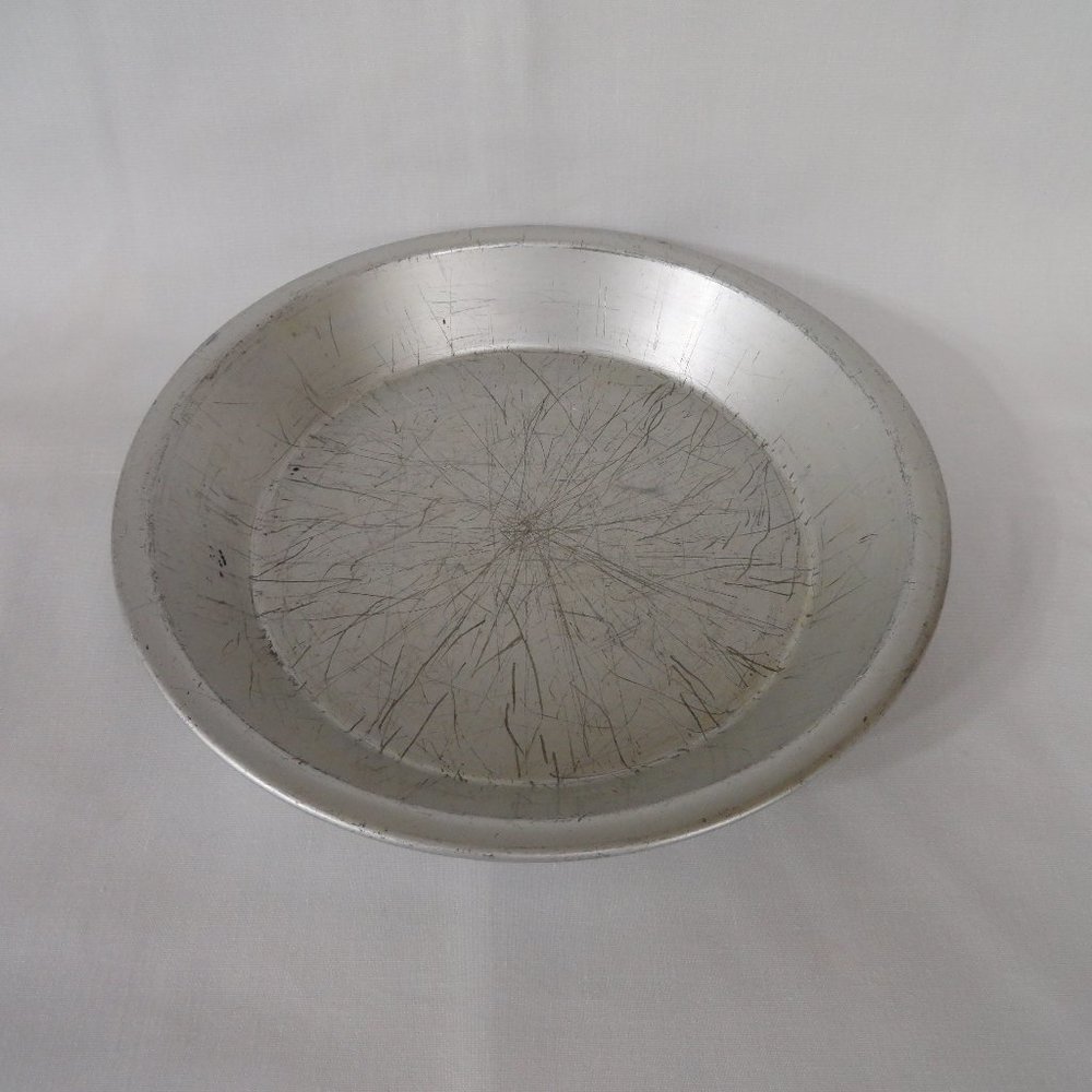 Vintage, WEAR-EVER 9 in pie pan, No. A-2843, Aluminum